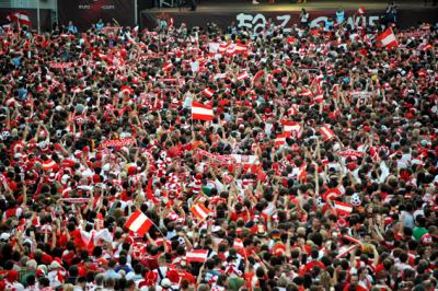 Tausende österreichische Fans hielten ihrer National-Elf die Daumen (C) GEPA pictures / Reinhard Müller