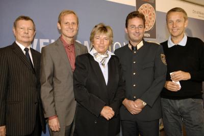 Bei der Pressekonferenz anläßlich der Eröffnung des Host City Media Centers: Generaldirektor für öffentliche Sicherheit Dr. Erik Buxbaum, Österreich am Ball-Geschäftsführer Heinz Palme, Vizebürgermeisterin Grete Laska und Polizeipräsident Dr. Gerhard Pürstl (C) GEPA pictures / Reinhard Müller