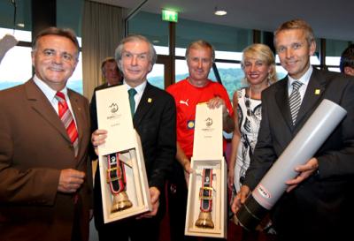 Das Kick-Off-Dinner in Stegersbach - letzter öffentlicher Auftritt ehe sich das ÖFB-Team ungestört auf die UEFA EURO 2008TM vorbereitet - mit Teamchef Josef Hickersberger und viel Prominenz (C) GEPA pictures / M. Oberländer