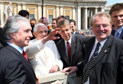 EURO-Delegation mit Sebastian Prödl, Weihbischof Franz Lackner und ÖFB-Präsident Friedrich Stickler holte sich Segen vom Papst (C) GEPA pictures / Markus Oberländer