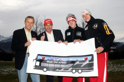 Präsentation des ÖSV-Tourbusses im "Österreich am Ball"-Design mit Alexander Pointner, Thomas Morgenstern und Gregor Schlierenzauer (C) ÖSV