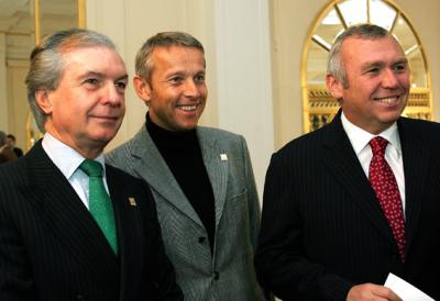 ÖFB-Präsident Friedrich Stickler, Bundeskanzler Alfred Gusenbauer und Reinhold Lopatka sichtlich zufrieden mit der Auslosung in Luzern für die UEFA EURO 2008 (C) GEPA pictures / Günter Artinger