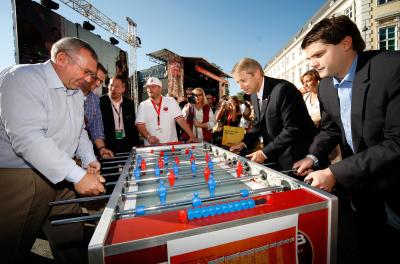 "Vergleichsfußballspiel" mit Bundeskanzler Gusenbauer Alfred Gusenbauer, Reinhold Lopatka, Thomas Schützenhofer (C) HBF / Andy Wenzel