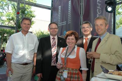 Bei einem Empfang während der Welt-Gymnaestrada mit LR Mag. Sigi Stemer; Liechtensteins Vize-Regierungschef Dr. Klaus Tschütscher, OK-Präsidentin Marie-Louise Hinterauer und LR Manfred Rein (C) Marie-Louise Hinterauer / OK-Präsidentin Weltgymnaestrada