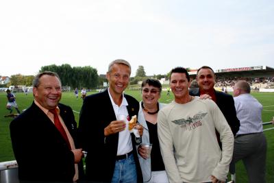 Meine sportlichen Highlights am Wochenende: Eröffnung des 40. Golser Volksfestes, wo ich gemeinsam mit ÖVP-Klubobmann Rudolf Strommer, der Vizebürgermeisterin von Gols, Hannelore Horak, und dem Deutsch-Jarndorfer Bürgermeister Reinhold Reif das 2:0 von Gols gegen Mönchhöf verfolgte. Danach ging es weiter zum 3:1 von Sturm gegen Altach (C) StS Sport