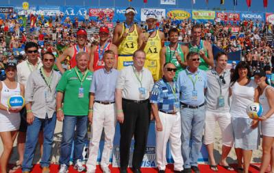 Reinhold Lopatka bei der Siegerehrung der Herren beim Beachvolleyball Grand Slam 2007 in Klagenfurt (C) GEPA pictures / Claudia Lerch