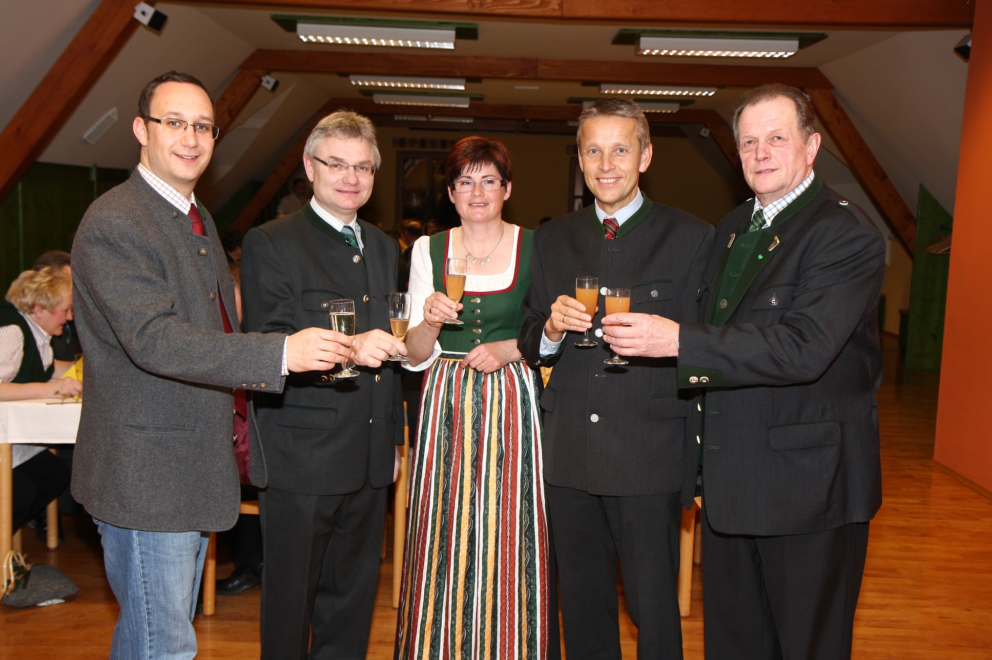 Mit Nationaratsabgeordneten Jochen Pack, Landtagsabgeordneten Franz Riebenbauer sowie Hermann Grassl mit seiner Ehefrau Maria (C) Büro StS