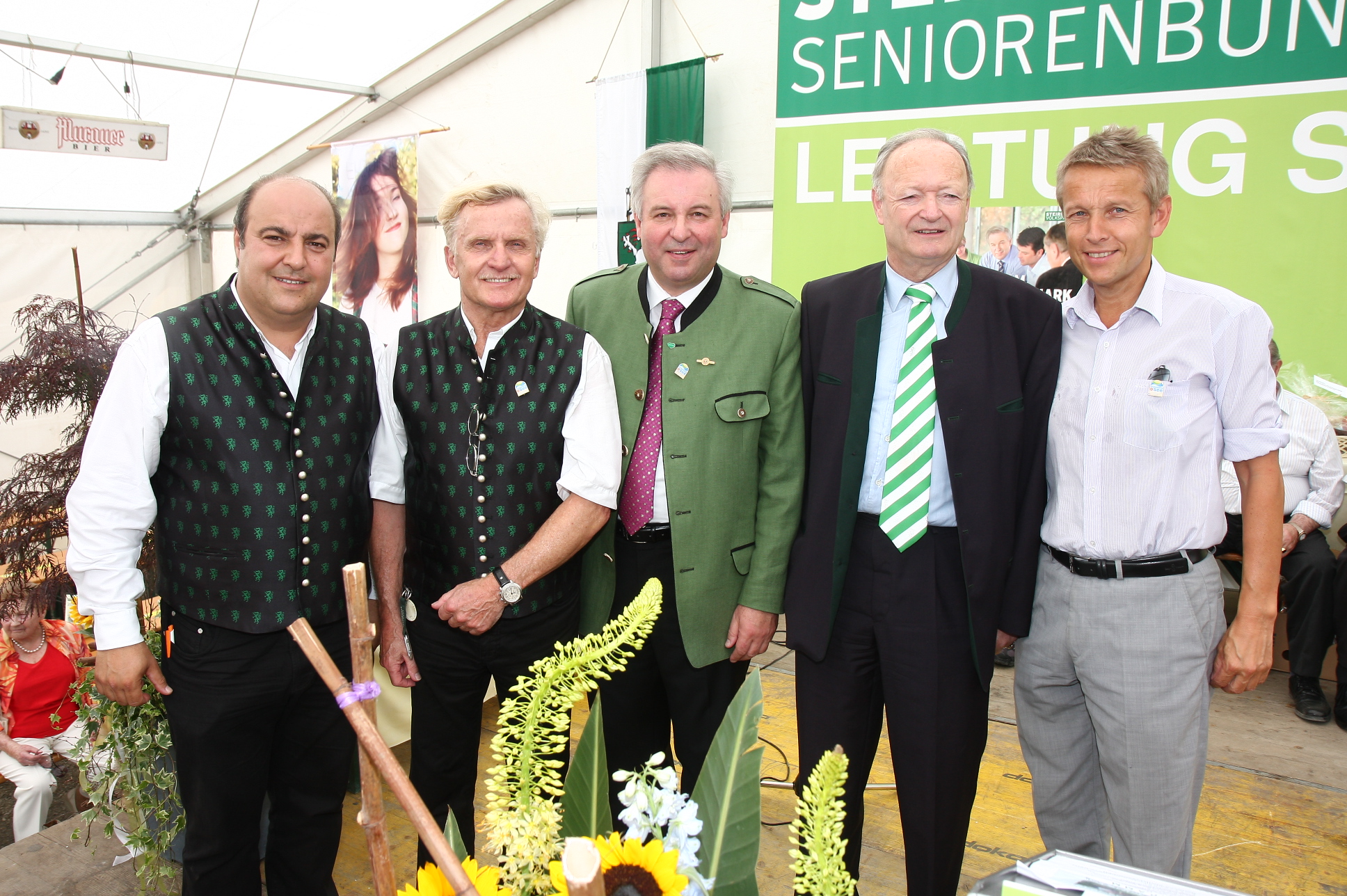 Überreichung der Goldenen Ehrennadel des Seniorebundes an Hermann Schützenhöfer mit Bundesobmann Andreas Khol, Landesobmann Gregor Hammerl und Landesgeschäftsführer Fritz Roll (C) Büro StS