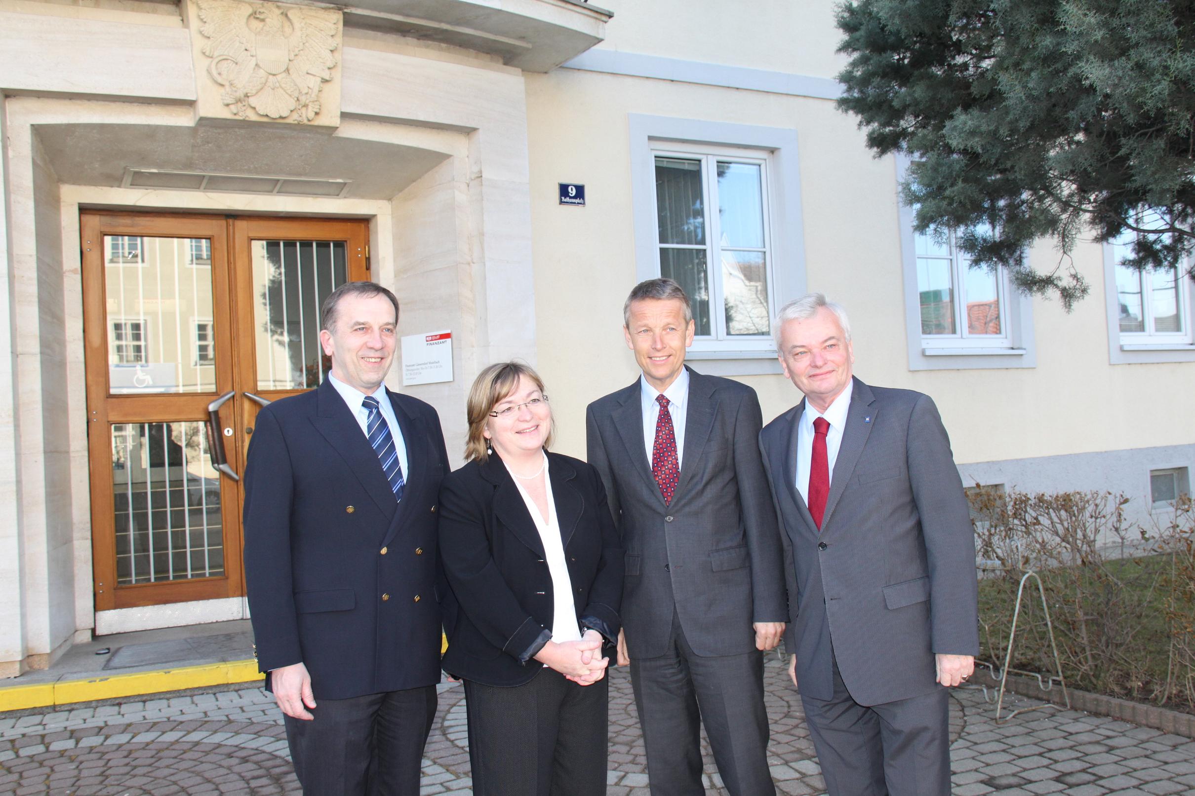 Zu Besuch im Finanzamt Gänserndorf (C) Sven Pöllauer